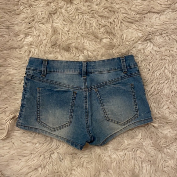 Lace up the side shorts - Picture 6 of 7